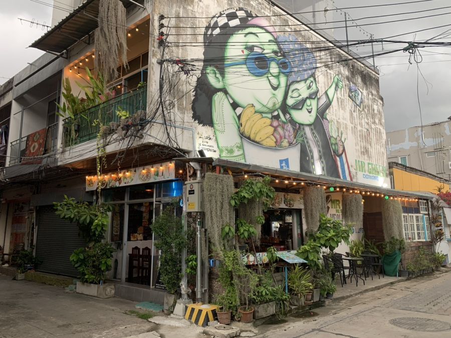 - เซ้งกิจการร้านอาหาร พร้อม Rooftop Bar 3 ชั้น ย่านเมืองเก่าเชียงใหม่ ทำเลทอง ใกล้ประตูท่าแพ พร้อมอุปกรณ์ครบ