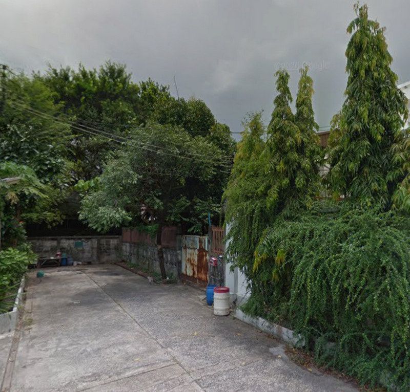 - ขายที่ดินพร้อมบ้านเก่า 85 ตารางวา พระราม 2 ซอย 32 แขวงบางมด เขตจอมทอง ใกล้เซ็นทรัลพระราม 2