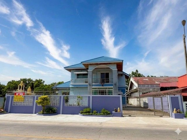 - ขายบ้านเดี่ยว 2 ชั้น พร้อมที่ดิน 188 ตร.วา. ใกล้โค้งยายขาว บางหญ้าแพรก สมุทรสาคร