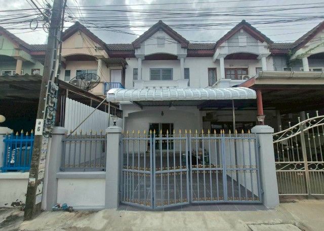 - หมู่บ้านศรีชนก ซอยสำเร็จพัฒนา ถนนกาญจนาภิเษก บางใหญ่ บ้านเปล่ารีโนเวทแล้วบางส่วน พร้อมอยู่ สภาพดี ราคาพิเศษ