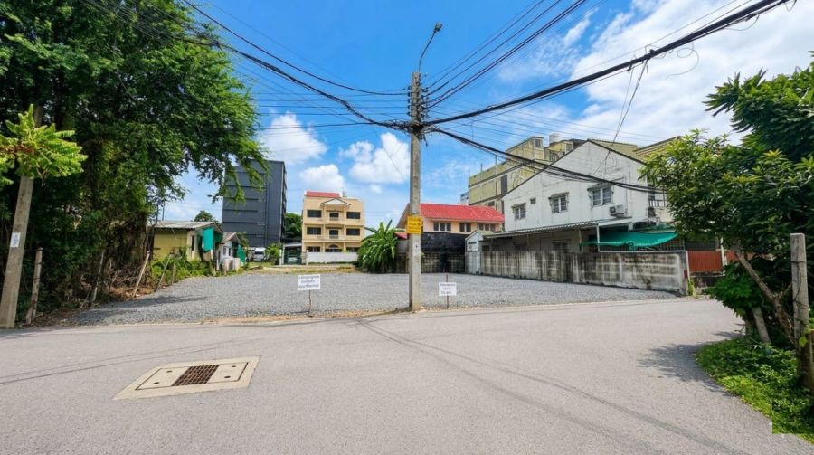 - ขายที่ดิน ลาดพร้าว 101 ซอย 46 ฝั่งตรงข้ามโรงเรียนวัดบึง ท้ายซอยลัดไปออกโพธิ์แก้วได้