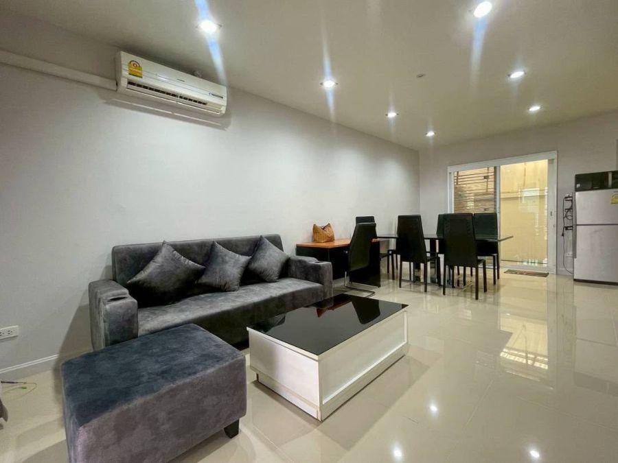- ให้เช่าทาวน์โฮมใหม่ ถ.มหิดล ทำเลดีสุดๆ ใกล้ Central Airport Plaza เดินทางสะดวก