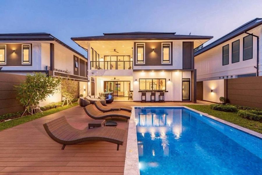 - พูลวิลล่า (Type Silver) บ้านเดี่ยวสไตล์ Modern Tropical โทนสีน้ำตาล ครีม บนทำเลศักยภาพ เดินทางสะดวก ใกล้สนามบินเพียง 9 นาที!