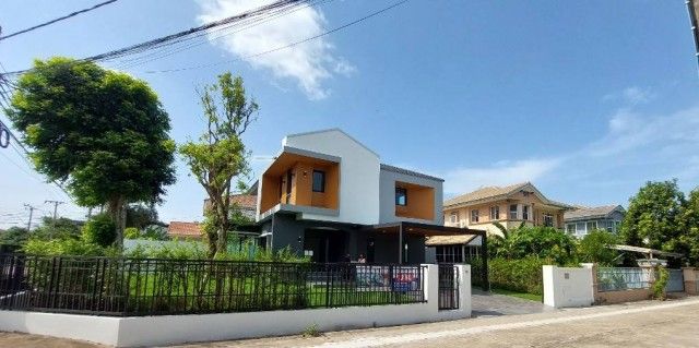 - บ้านรีโนเวทใหม่ชัยพฤกษ์ บางบัวทองบรรยากาศดี เนื้อที่ 117 ตารางวา พื้นที่ใช้สอย 220 ตรม. 4 ห้องนอน 3 ห้องน้ำ 2 ที่จอดรถ บ้านหันทิศเหนือ