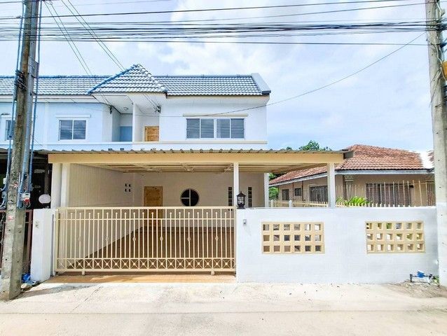 - หมู่บ้านหงษ์สราญธานี 34 ตารางวา 2 ชั้น ใจกลางเมืองมาบตาพุด ผ่อนเพียงเดือนละ 6000 บาท