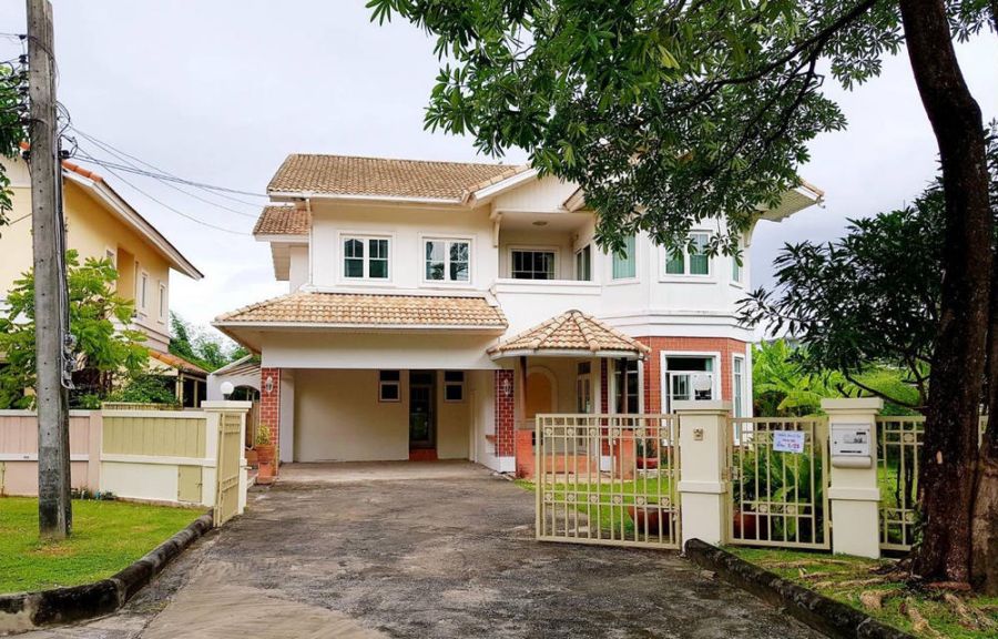 - หมู่บ้านจิรทิพย์ นวลจันทร์ 26 บ้านเดี่ยวหลังมุม (ติดสวน) 137 ตร.วา 3 นอน 4 น้ำ แอร์ 4 ตัว พร้อมอยู่