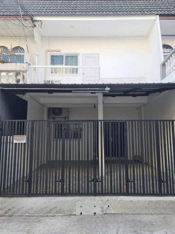 - ให้เช่าทาวน์โฮม บ้านศิริโพธิ์นิเวศน์ สุขุมวิท 81 2 ห้องนอน 2 ห้องน้ำ 140 ตร.ม. ราคา 35000 บาท พร้อมอยู่