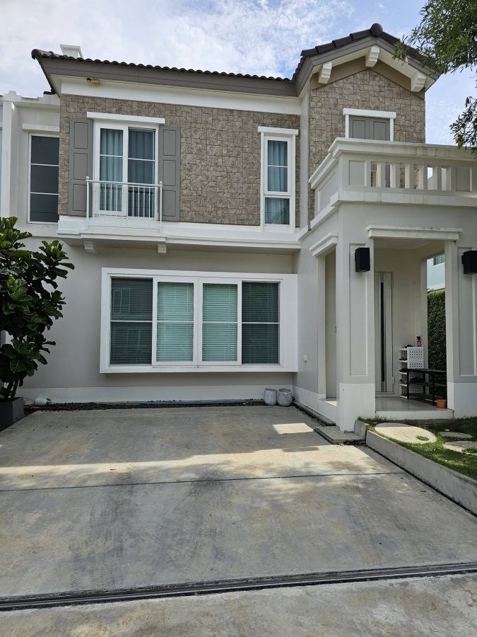 - ให้เช่าบ้านแฝด โครงการ อัญญ่า บางนา-รามคำแหง 2 ความรู้สึกเหมือนบ้านเดี่ยว