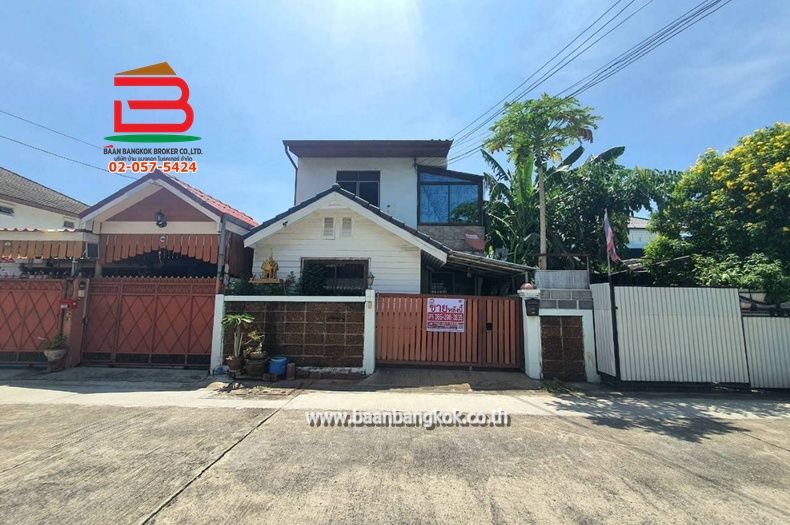 - ทาวน์เฮาส์ ชุมชนหมู่บ้านคงหิรัญ เนื้อที่ 26 ตร.ว (ใกล้เสถียรธรรมสถาน) แขวงท่าแร้ง เขตบางเขน กรุงเทพมหานคร