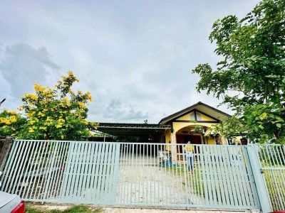 - ขายที่ดินพร้อมบ้านเดี่ยว (เหมาะสำหรับรีโนเวท)พื้นที่กว้างถึง 200 ตารางวา
