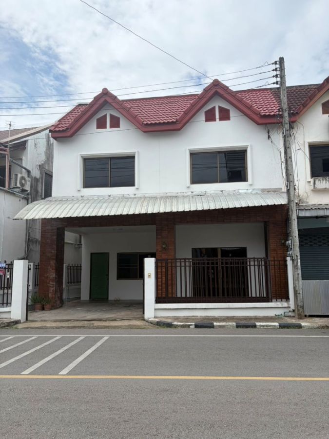 - ขายทาวน์เฮาส์ 2 ชั้น หมู่บ้านวรุณนิเวศน์ พร้อมเข้าอยู่ ทำเลดี ใกล้ เซ็นทรัล เชียงใหม่ แอร์พอร์ต