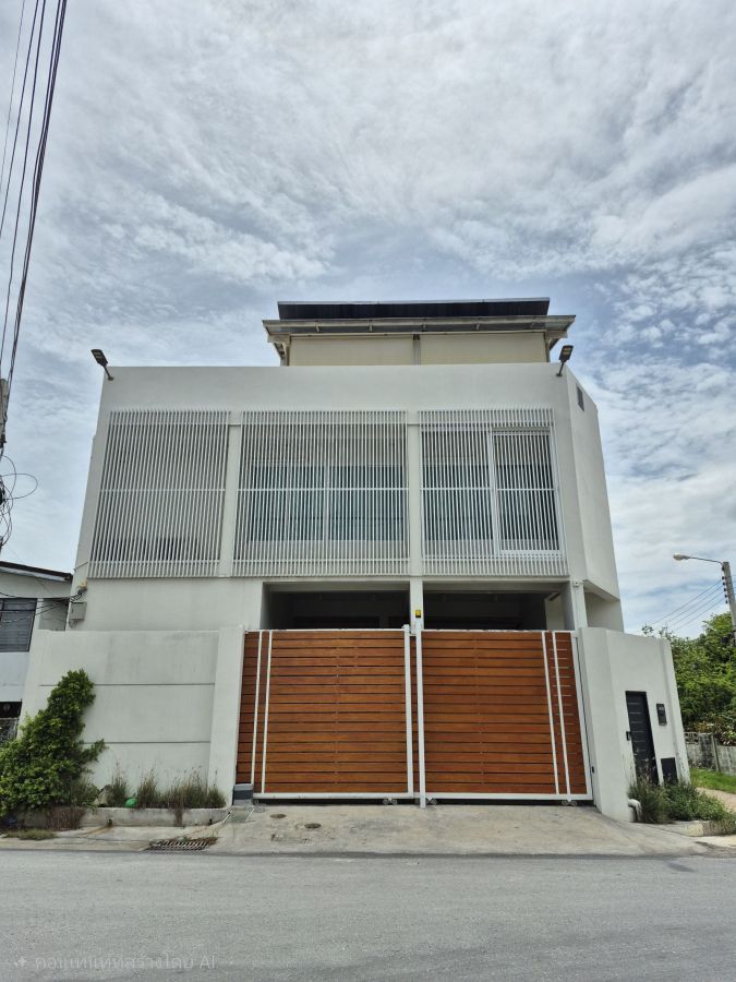 - ให้เช่า โฮมออฟฟิศ บางนา 6 ห้องทำงาน 3 ชั้น ใกล้ MEGA Bangna