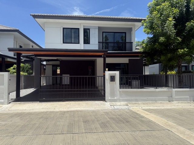 - ขาย บ้านเดี่ยว บริทาเนีย บางนา สุวรรณภูมิ กม.26 ที่ดิน 50.7 ตร.วา พท.ใช้สอย 165 ตรม3 ห้องนอน 3 ห้องน้ำ ที่จอดรถ 2 คัน.