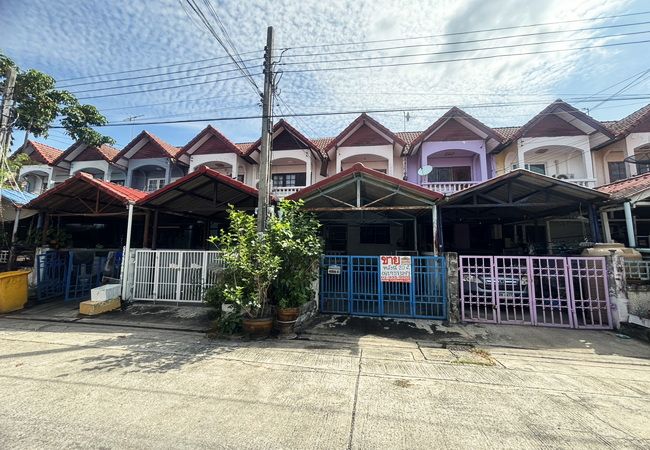 - ขายทาวน์เฮ้าส์ หมู่บ้านวโรชา 5 บางบ่อ สมุทรปราการ เนื้อที่ 20 ตร.ว. 2 ชั้น 2 นอน 2 น้ำ