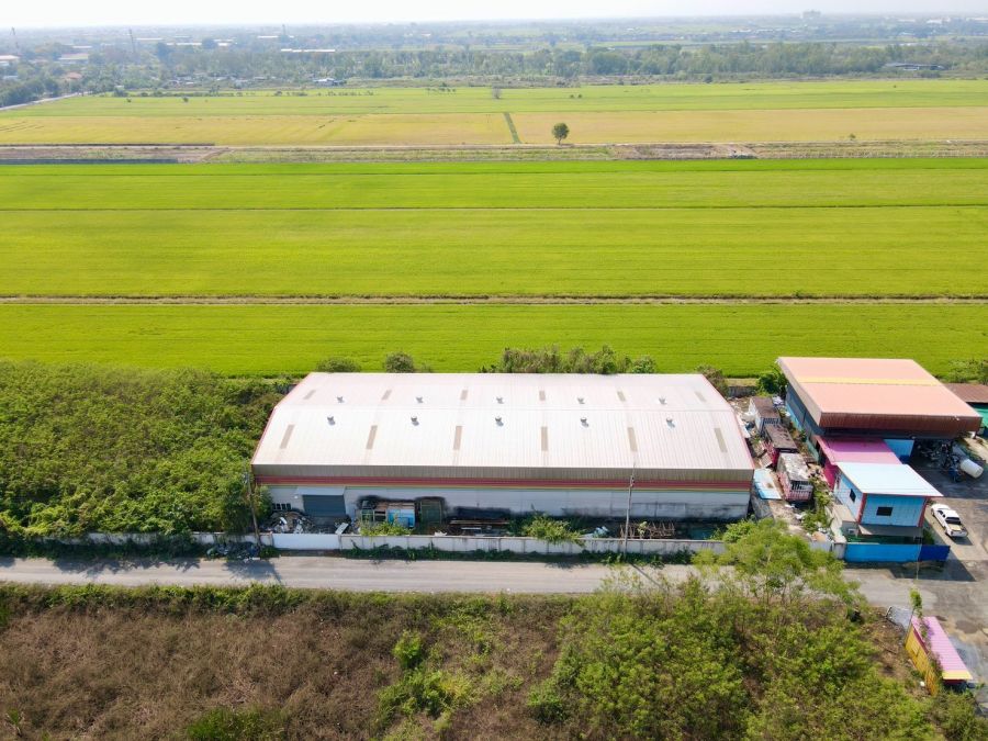 - ที่ดินพร้อมโกดังเก็บของคลอง10 ลำลูกกา ทำเลศักยภาพ