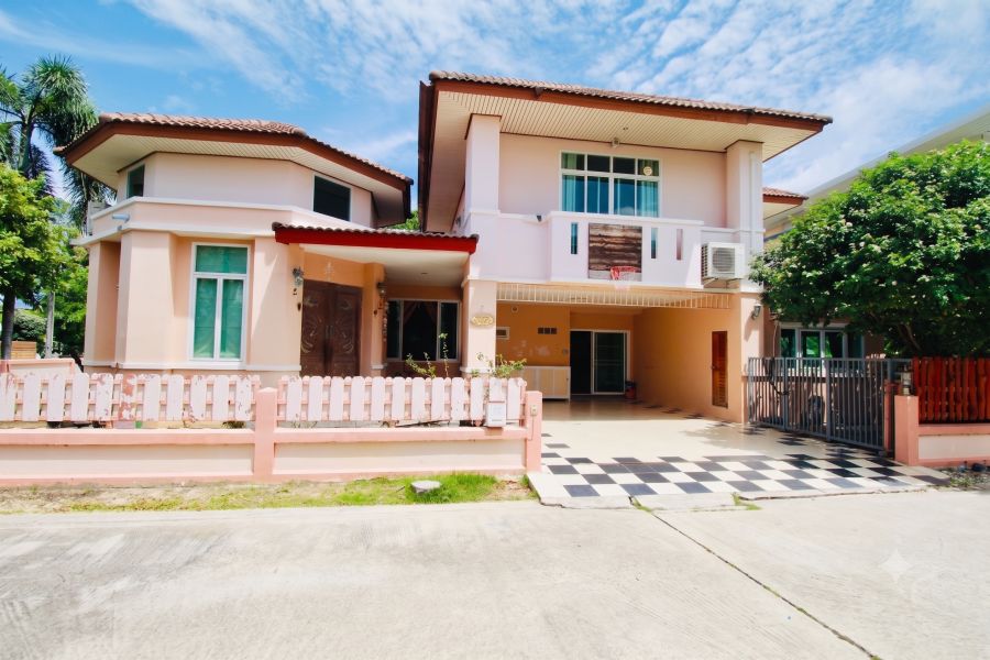 - ขายบ้านเดี่ยว 2 ชั้น หลังมุม 112 ตร.วา 5 ห้องนอน ใกล้ รพ.กรุงเทพระยอง หมู่บ้านบ้านสวนสุขสิริ เนินพระ ระยอง