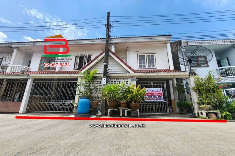 - ทาวน์เฮาส์ 2 ชั้น เนื้อที่ 46 ตร.ว. หมู่บ้านปรางทิพย์ (ซอยลาดพร้าว 95) ถนนลาดพร้าว แขวงคลองเจ้าคุณสิงห์ เขตวังทองหลาง