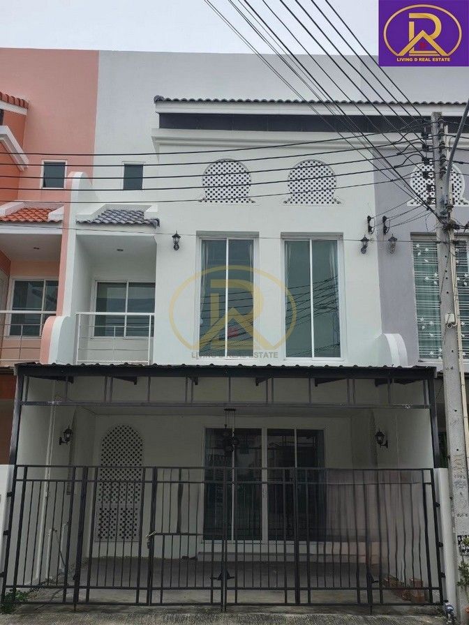 - ขายด่วนเพียง 2,990,000 บาท ทาวน์โฮม 3 ชั้น สไตล์โมร็อคโค Villa Maroc บางแสน