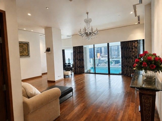 - ขาย Luxury Residence พร้อม Private Pool ใจกลางสุขุมวิท Le Raffine Sukhumvit 39