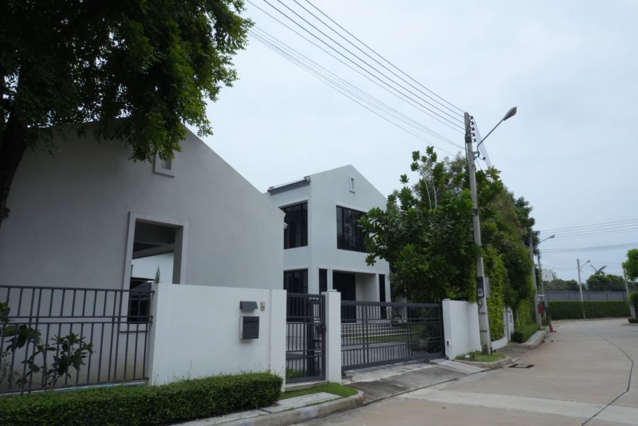 - ขายด่วน บ้านหรูแปลงใหญ่ โครงการบุราสิริ รังสิต (Burasiri Rangsit) เจ้าของขายเอง