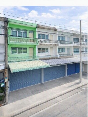 - ใกล้เทศบาลเมืองทุ่งสง 750 ม. นครศรี อาคารพาณิชย์ 3 ชั้น 2 นอน 2 น้ำ 20 ตรว. 240ตร.ม. รพ.ทุ่งสง ชัยชุมพล 1.2 กม ทุ่งสง