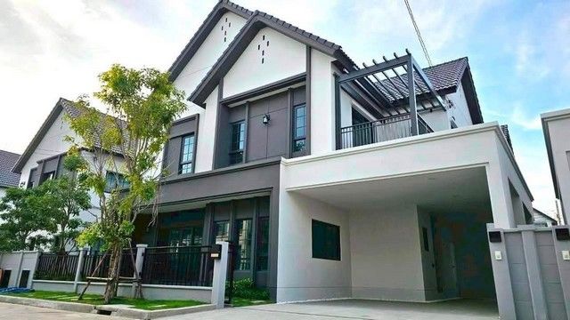 - ให้เช่าบ้านเดี่ยว Centro Bangna Phase 2 ใกล้ Mega Bangna 4 ห้องนอน 5 ห้องน้ำ พื้นที่ 300 ตร.ม. เลี้ยงสัตว์ได้ ราคา 140000 บาท