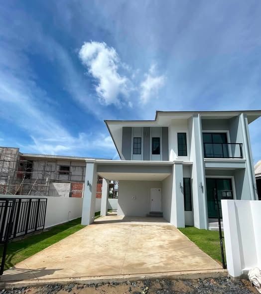 - ขายบ้านโมเดิร์น สร้างใหม่ ใกล้สนามบินเชียงใหมาสภาพแวดล้อมเงียบสงบและเป็นส่วนตัว ทำเลดีเยี่ยม