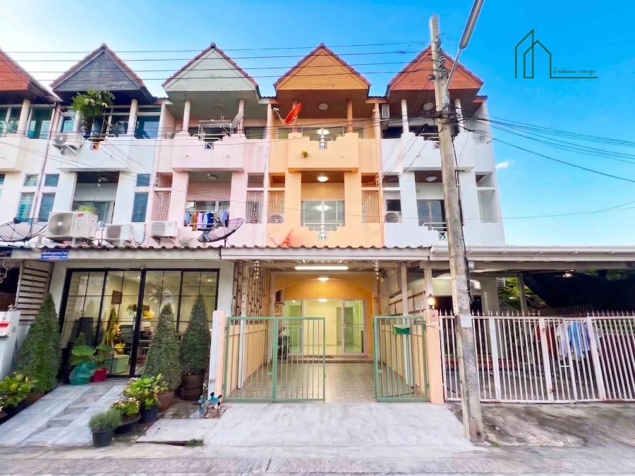 - ทาวน์เฮ้าส์ 3 ชั้น สัมมากร รามคำแหง 112 ใกล้รถไฟฟ้าสายสีส้ม สถานีสัมมา