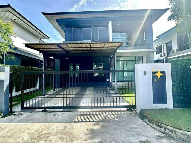 - บ้านเดี่ยว2ชั้น ให้เช่า 63ตรว.ถนน กรุงเทพกรีฑา ใกล้ห้างเดอะไนน์ The Nine Center Rama 9
