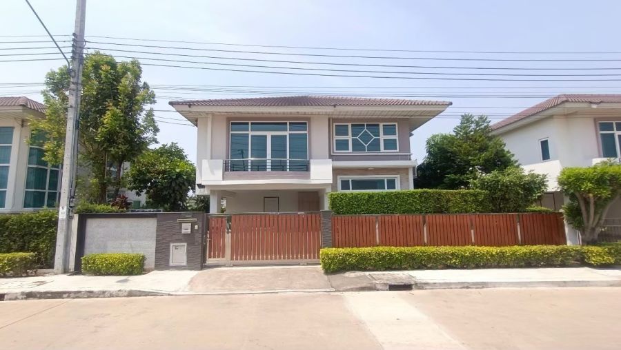 - ขายบ้านเดี่ยวมือสอง โครงการศุภาลัยวิลล์ เพชรเกษม 69 (Supalai Ville Phetkasem 69) เนื้อที่ 63.5 ตร.ว. ใกล้รถไฟฟ้า MRT สถานีหลักสอง และ BTS สถานีบางหว้า