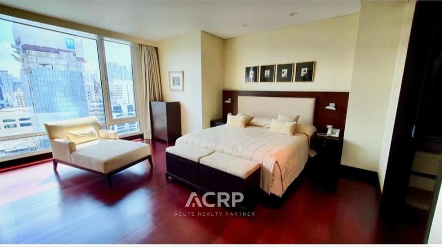 - ให้เช่า คอนโดหรู Park Chidlom | 3 ห้องนอน 260 ตร.ม. | วิวสวน | 170,000 บาท/เดือน
