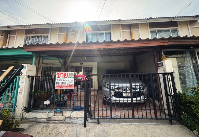 - ขายทาวน์เฮ้าส์ หมู่บ้านพฤกษา 47 เทพารักษ์-หนามแดง เนื้อที่ 16 ตร.ว. 2 ชั้น 3 นอน 2 น้ำ