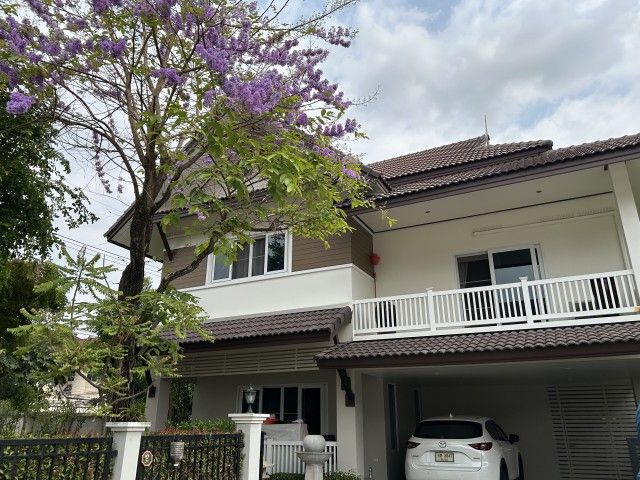 - ขายบ้านเดี่ยวพร้อมเฟอร์นิเจอร์ หมู่บ้านปาริชาติ หางดง เชียงใหม่ 4 ห้องนอน 5 ห้องน้ำ ราคา 6 ล้าน