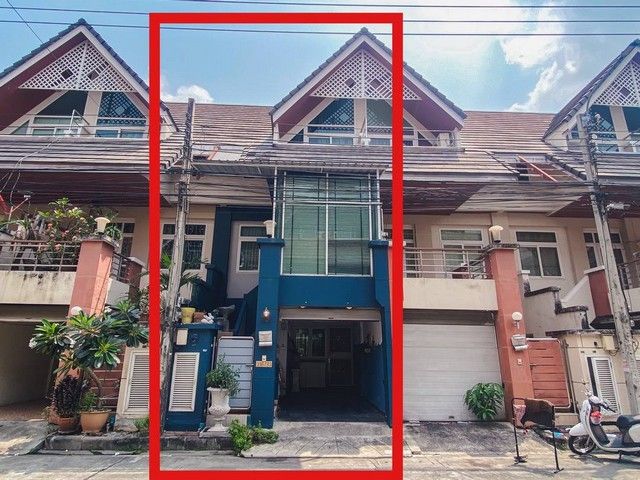 - ขายทาวน์โฮม 3 ชั้นครึ่ง เมอริท เพลส ลาดพร้าว 87 ใกล้ CDC และ Central EastVille