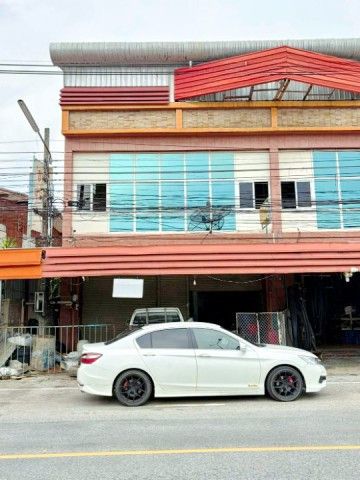 - ให้เช่าห้องแถว 3 ชั้น 1 นอน 1 น้ำ พื้นที่ใช้สอย 220 ตร.ม.วิวคลอง บรรยากาศโปร่ง ใกล้รร.เซนต์แมรี่มหาสารคาม 350 ม.ใจกลางเมืองมหาสารคาม