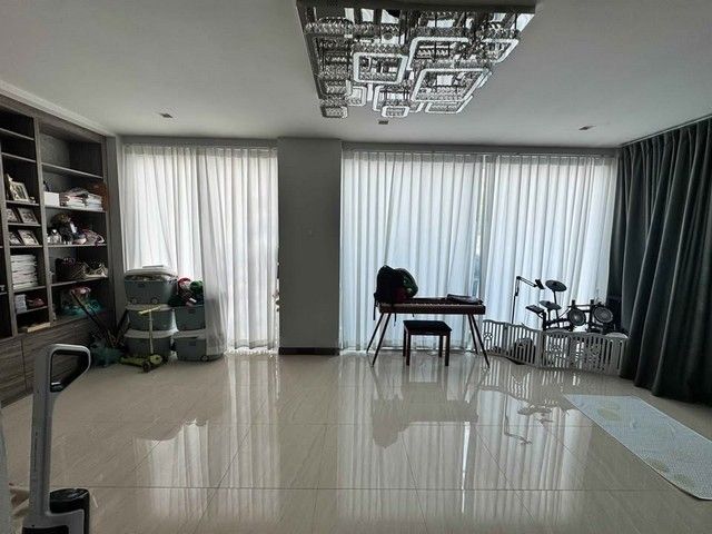 - ขายบ้าน ใกล้ สายไหม อเวนิว และโรงเรียนสารสาสน์วิเทศสายไหม ใกล้ทางด่วนจตุโชติ คาซ่า แกรนด์ สุขาภิบาล 5 ติดถนนใหญ่ ระหว่างซอยสายไหม 79 และ 81