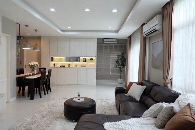 - ให้เช่าบ้านเดี่ยว 2 ชั้น ใกล้ เมกา บางนา เซ็นทรัล บางนา หมู่บ้านมัณฑนา 2 บางนา กม.7 ซอย รร.ราชวินิต บางแก้ว