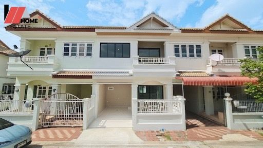 - หมู่บ้านดรีมทาวน์ ซอยสวนผัก 32 ทาวน์โฮมทำเลดี เดินทางสะดวกทุกทิศ!