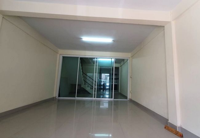 - ขายอาคารพาณิชย์ บางโพ ถนนประชาราษฎร์สาย 1 บางซื่อ กรุงเทพ เนื้อที่ 11.6 ตร.ว. 3 ชั้น 3 น้ำ