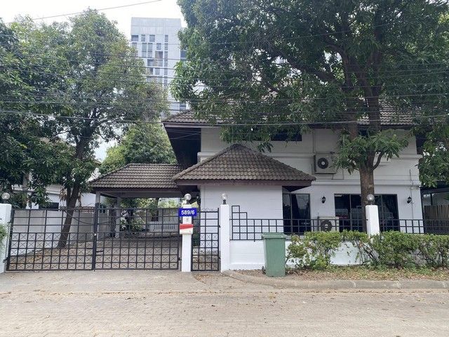 - บ้านเลียบด่วนเอกมัย รามอินทรา 140 ตรว.390 ตร.ม. 12 ห้องอเนกประสงค์ 6 ห้องน้ำ ที่จอดรถ5 คัน จดทะเบียนบริษัทได้