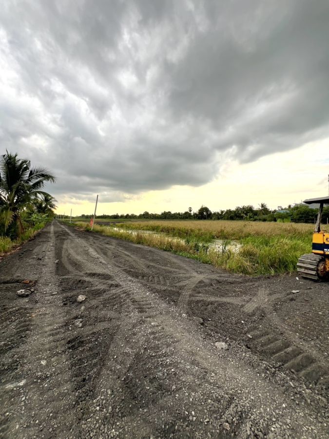 - ที่ดินทำเลดีเหมาะทำบ้านสวน โกดัง ไกล้ชุมชน อ.หนองเสือ