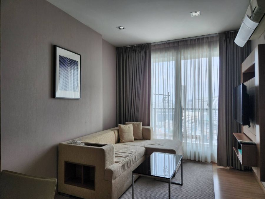 - ให้เช่าคอนโด Rhythm Sathorn ชั้น 17 ทำเลดี เดินทางสะดวก ใกล้ BTS สะพานตากสิน
