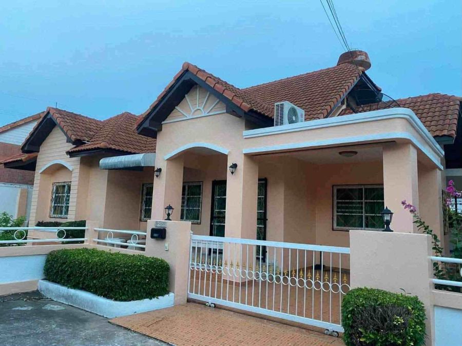 - บ้านให้เช่า ใกล้พัทยา 3 ห้องนอน Pet Friendly