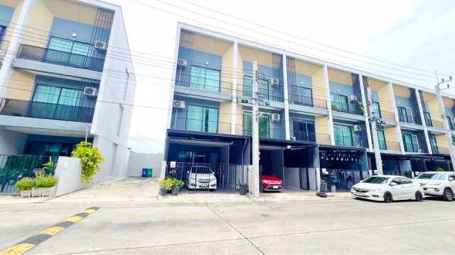 - สามวา MRT มีนบุรี 1.1 กม. ให้เช่าทาวน์โฮม 3 ชั้น 3นอน3น้ำ ใกล้ โลตัส มีนบุรี 700 ม. สไตล์ Modern Lof บิ๊กซี สุวินทวงศ์20 ตร.ว.