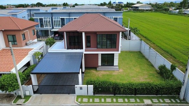 - บ้านเดี่ยวแปลงมุม รีโนเวทใหม่ ต่อเติมครบ ถ.หทัยราษฎร์ ใกล้ทางด่วนจตุโชติ 5 ห้องนอน ที่ดิน 85.5 ตรว.