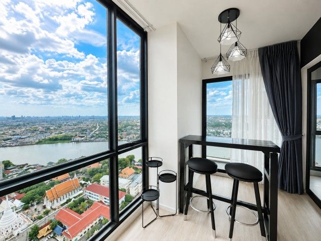 - เดอะ เคลฟ ริเวอร์ไรน์ เจ้าพระยา วงศ์สว่าง ชั้น 33 ใกล้รร.สตรีนนท์ 350 ม. 32ตร.ม วิวแม่น้ำเจ้าพระยา ม.มจพ.1.3กม. คอนโด 1 นอน 1 น้ำ