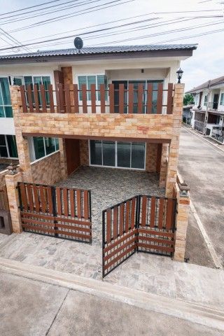 - รีสอร์ท ศรีราชา เปิดซิง บ้านพร้อมอยู่ 2-3นอน 2น้ำ สวนสัตว์เสือศรีราชา 930 ม.20 ตร.ว. 160 ตร.ม เจปาร์ค ศรีราชา ช้อปปิ้งมอลล์ 3.8 กม.
