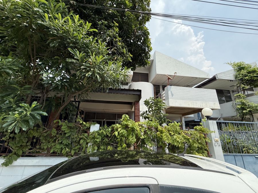 - ขายบ้านเดี่ยว มู่บ้านจตุรมิตร 4 ห้องนอน 3 ห้องน้ำ ใกล้ BTS อารีย์ , สะพานควาย ใกล้ทางด่วน พระราม 6