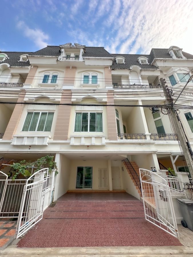 - ขายทาวน์โฮม 3 ชั้น หมู่บ้านยูโรโนวา ลาดกระบัง 24/1 กรุงเทพมหานคร