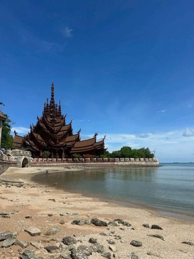 - ขายที่ดินแปลงสวยติดปราสาทสัจธรรม เนื้อที่ 4-3-50 ไร่ ราคา 487,500,000 บาท